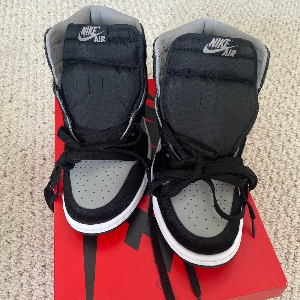 Women’s Nike Air Jordan 1 Retro Hi OG Grey Black White 7.5